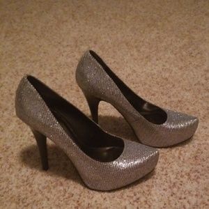 Silver pumps